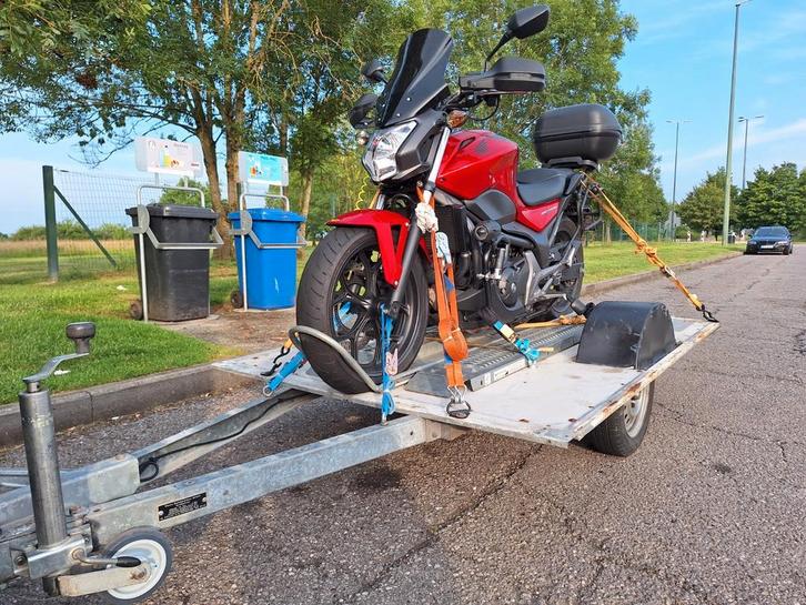 Motoraanhanger, geremd tot 750 kilo, oprijplaat NEDERLAND D, Auto diversen, Aanhangers en Bagagewagens, Zo goed als nieuw, Ophalen