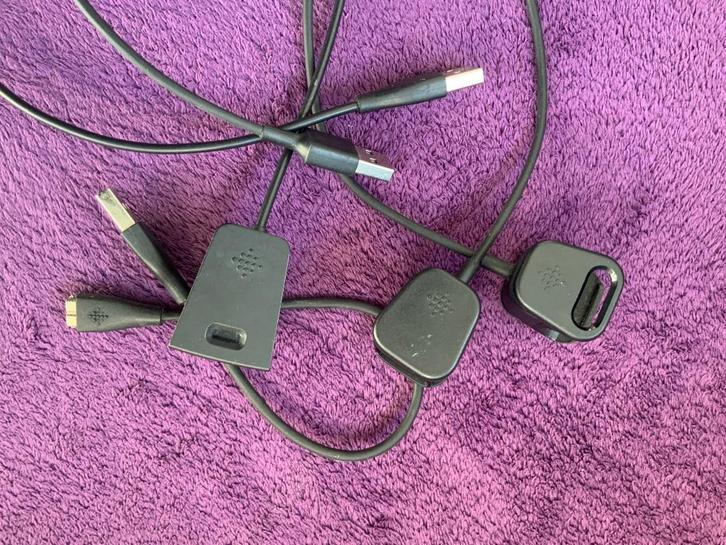 Fitbit originele laadkabels, Handtassen en Accessoires, Sporthorloges, Gebruikt, Zwart, Ophalen of Verzenden