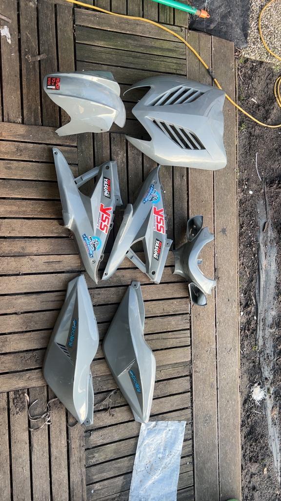 Kit de casquettes DMP Yamaha Aerox/MBK Nitro, Vélos & Vélomoteurs, Pièces de cyclomoteur | Scooters, Comme neuf, Yamaha, Capot