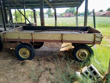 Kleine vierwieler ( hooiwagen )  beschikbaar voor biedingen