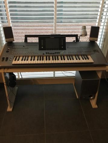 Tyros 5 , 61 toetsen + TRS-MS05. Keyboard + boxen. beschikbaar voor biedingen