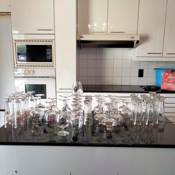 Verschillende bierglazen beschikbaar voor biedingen