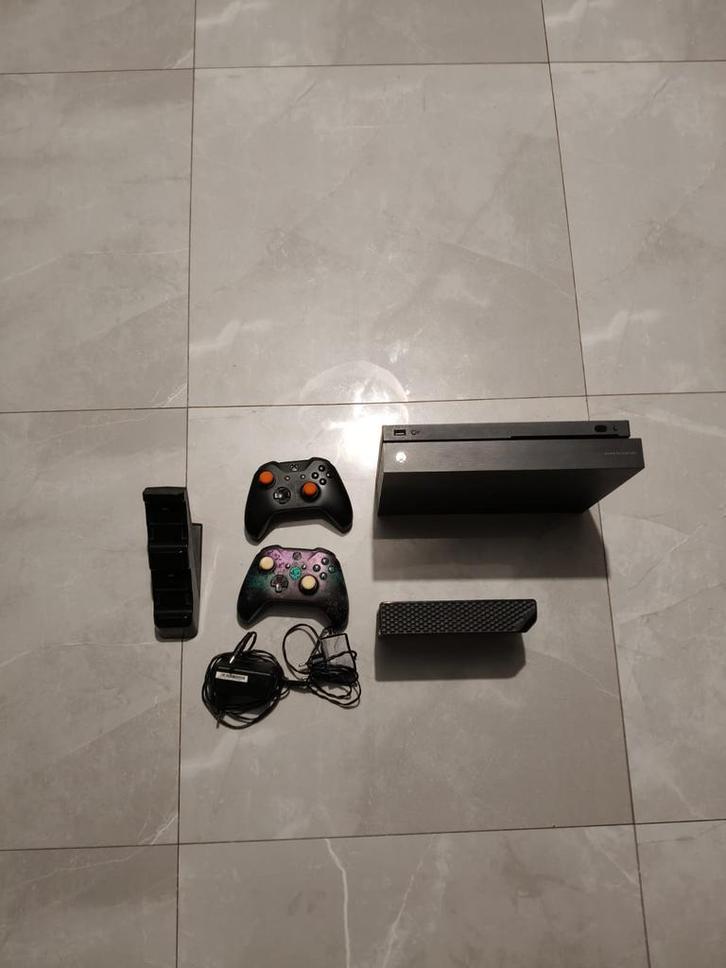 Xbox One X Project Scorpio Edition + 70 games, Consoles de jeu & Jeux vidéo, Jeux | Xbox Series X & S, Comme neuf, Enlèvement