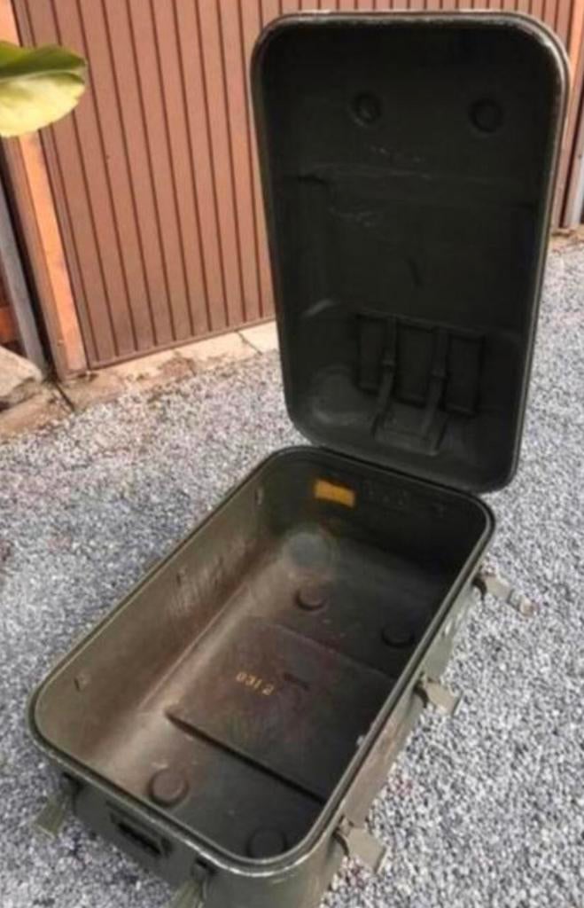 Waterdichte originele legerkist, Ophalen