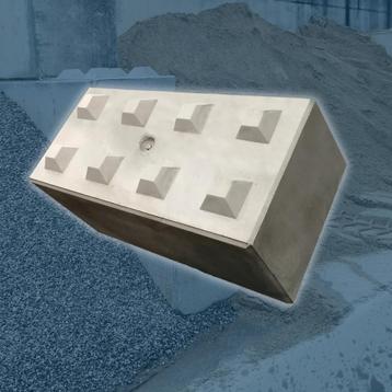 Betonnen stapelblokken beschikbaar voor biedingen