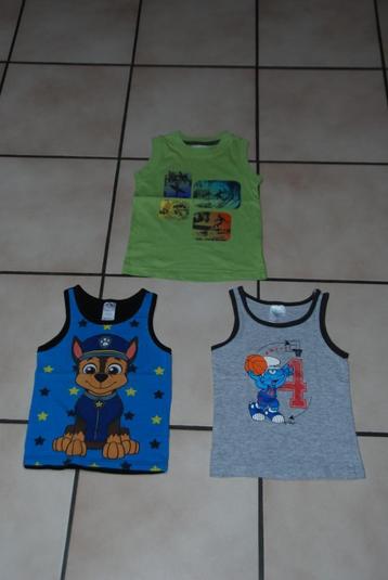T98 of 2/3A mouwloze T-shirts voor jongens Zeer goede staat beschikbaar voor biedingen