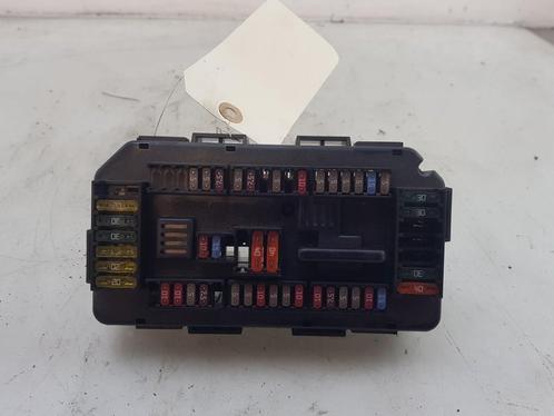 ZEKERINGKAST BMW 3 serie (F30) (01-2011/10-2018), Auto-onderdelen, Elektronica en Kabels, BMW, Gebruikt
