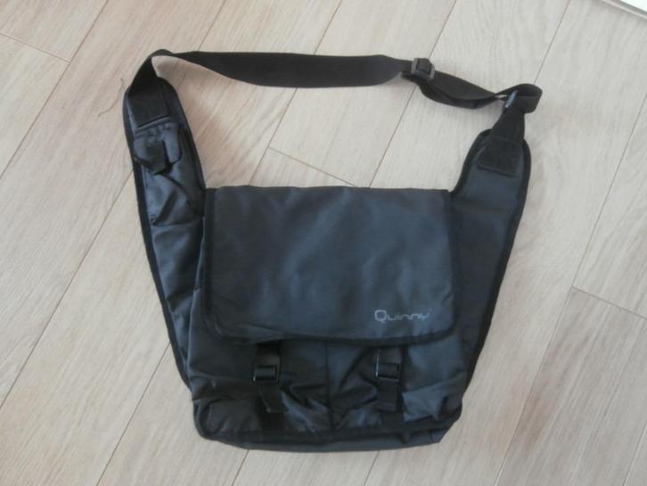 Zwarte luiertas Quinny met matje in perfecte staat, Kinderen en Baby's, Luiertassen, Zo goed als nieuw, Schoudertas, Ophalen