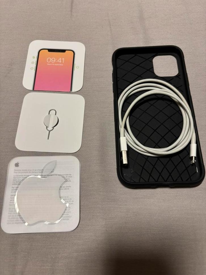 Iphone 11, Télécoms, Téléphonie mobile | Housses, Coques & Façades | Apple iPhone, Comme neuf, iPhone 11, Enlèvement