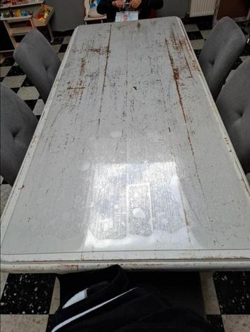 Eiken eettafel beschikbaar voor biedingen