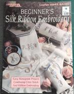 Silk Ribbon Embroidery en Tube naaien brochures, Ophalen, Gelezen, Borduren en Naaien