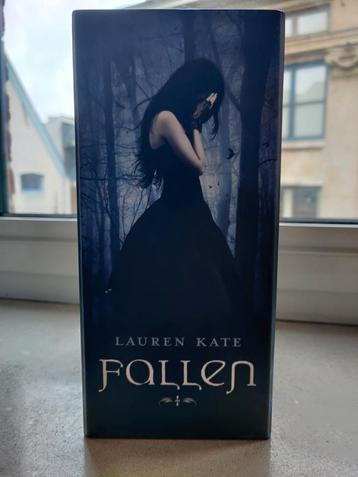 Fallen: De volledige boekenserie beschikbaar voor biedingen