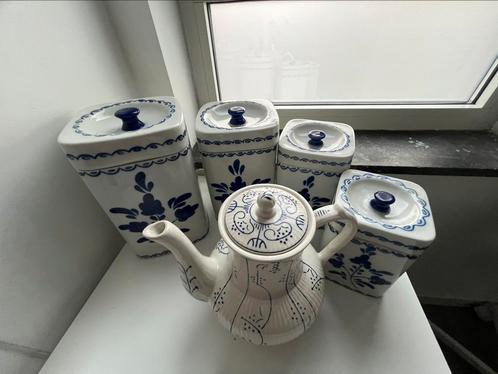 Porseleinen pot en theezakje, Huis en Inrichting, Keuken | Servies, Zo goed als nieuw, Ophalen