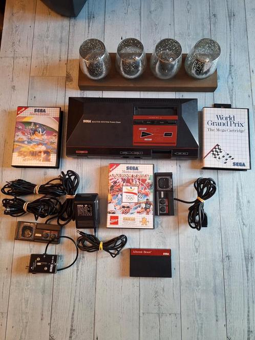 Sega Master System-console + 4 games + 2 controllers!, Games en Spelcomputers, Games | Sega, Zo goed als nieuw, Master System