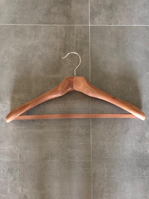 Extra grote cederhouten hanger met brede schouders, Kleding | Dames, Kledinghangers, Nieuw, Hout, Volwassenen, Ophalen
