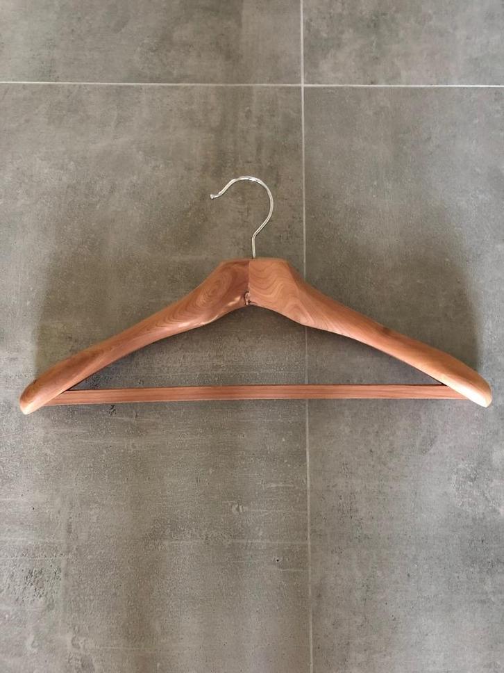 Extra grote cederhouten hanger met brede schouders, Kleding | Dames, Kledinghangers, Nieuw, Hout, Volwassenen, Ophalen