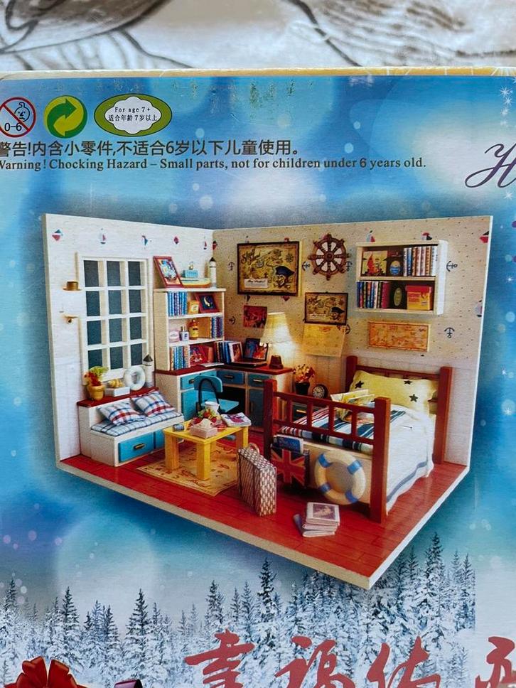 Diy happy time dollhouse bouwdoos, Verzamelen, Poppenhuizen en Toebehoren, Zo goed als nieuw, Ophalen of Verzenden