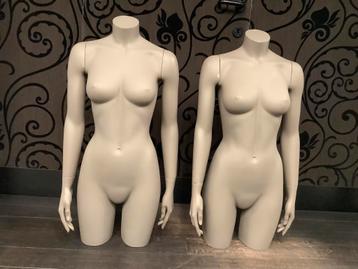 Mannequins disponible aux enchères