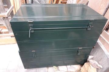 Twee koffers metaal 89x53x38cm enkel afhalen beschikbaar voor biedingen