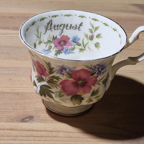 Tasse en porcelaine anglaise Royal Albert mois d'août, Antiek en Kunst, Antiek | Porselein, Ophalen of Verzenden