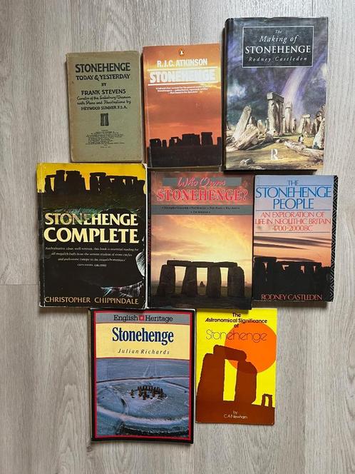 Collection de 14 livres : 8 sur Stonehenge et 6 connexes, Collections, Collections complètes & Collections, Enlèvement ou Envoi