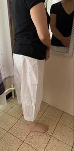 Pantacourt blanc genre saroual Eros  taille 3 voir photos, Vêtements | Femmes, Culottes & Pantalons