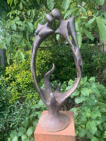 Brons beeld 2 abstracte mensfiguren. Hoogte ca 70 cm, Antiek en Kunst, Ophalen, Brons
