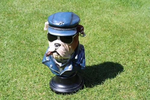 Standbeeld een hondenbuste met een sigaar.., Tuin en Terras, Tuinbeelden, Nieuw, Dierenbeeld, Kunststof, Ophalen