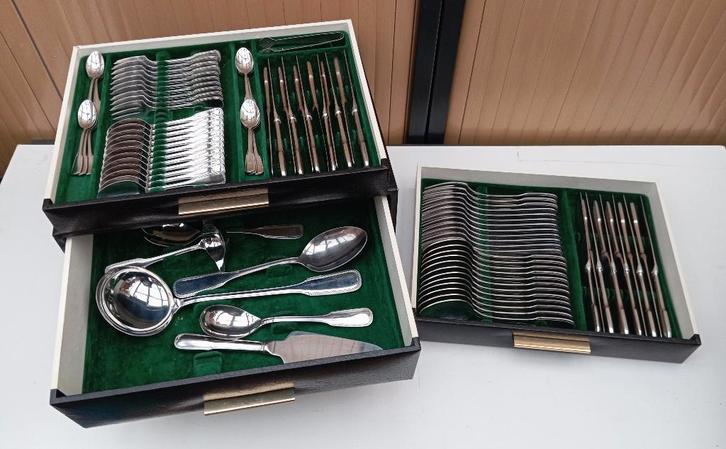 Coutellerie GUY DEGRENNE 12 personnes (neuve 1000 euros), Maison & Meubles, Cuisine | Couverts, Utilisé, Résiste au lave-vaisselle