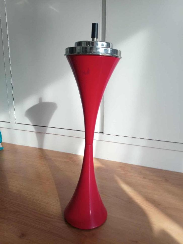 Vintage asbak in design uit 1970 op poten, Antiek en Kunst, Antiek | Woonaccessoires, Ophalen