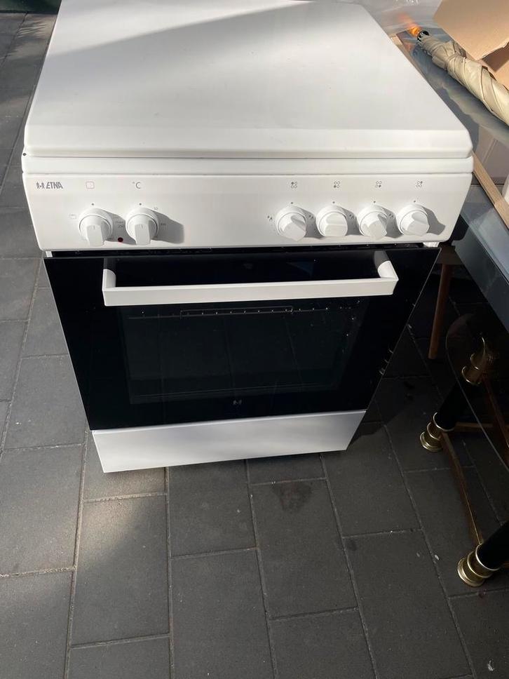 Gas fornuis, Elektronische apparatuur, Fornuizen, Zo goed als nieuw, Vrijstaand, Gas, 4 kookzones, Grill, Ophalen