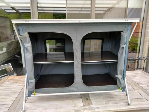 Kooktafel/kastje en windscherm te koop, Caravans en Kamperen, Kampeermeubelen, Gebruikt, Campingkast, Ophalen