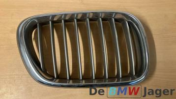 Grill rechts grijs BMW X5 E53 51138247674 beschikbaar voor biedingen