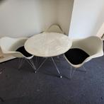 3 chaises vitra, Blanc, Une