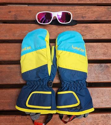 Moufles et lunettes idéal pour le ski Decathlon