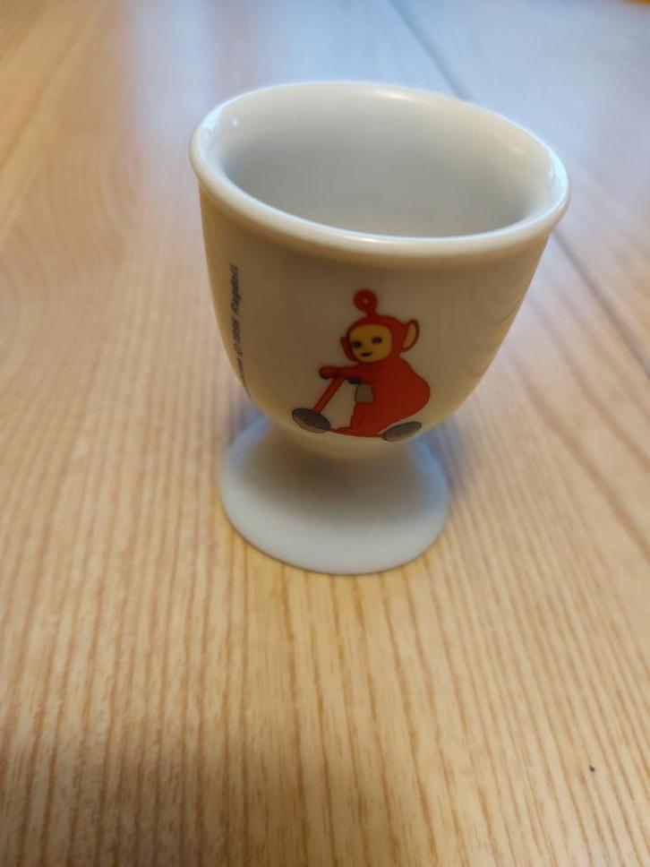 Teletubbies Eierdopje uit de jaren 90 rood „Po”, Antiek en Kunst, Curiosa en Brocante, Ophalen of Verzenden