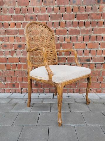 Fauteuil Louis XV beschikbaar voor biedingen