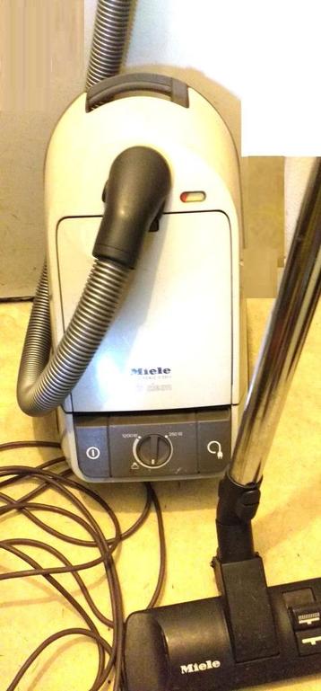 MIELE stofzuiger 1400 Watt + 3 zakken beschikbaar voor biedingen