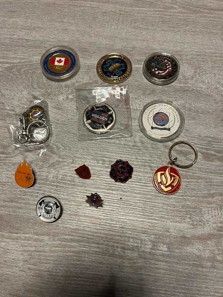 Brandweer & Politie challenge coins + pins + sleutelhangers, Postzegels en Munten, Munten en Bankbiljetten | Toebehoren, Overige typen