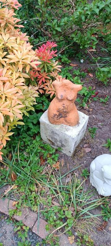 tuinbeeld klein vrouwebuste beschikbaar voor biedingen