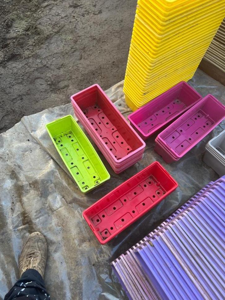 bloembakken van  40 cm in alle mooie kleuren, Tuin en Terras, Bloembakken en Plantenbakken, Zo goed als nieuw, Kunststof, Binnen