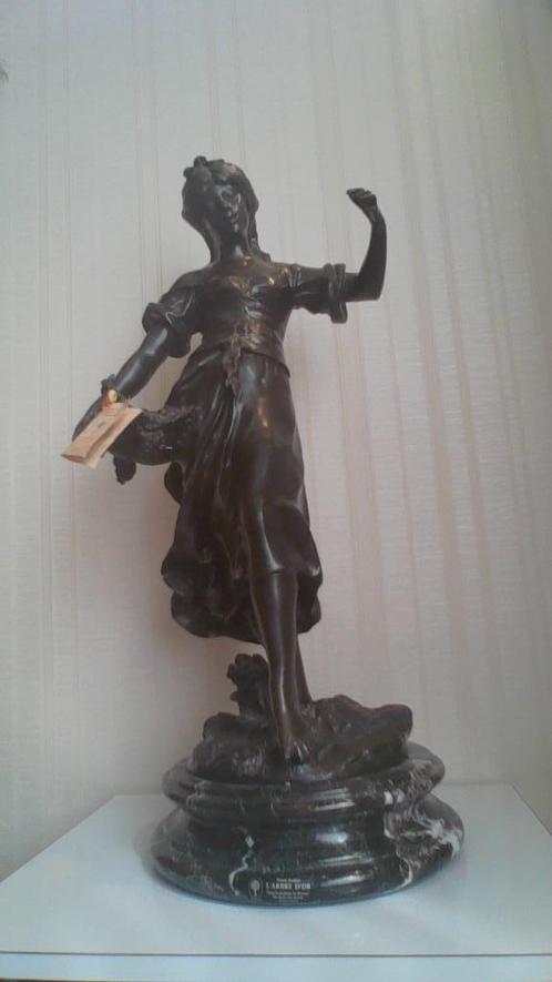 Brons Bronzen beeld naar A. Moreau, Antiek en Kunst, Kunst | Beelden en Houtsnijwerken, Ophalen