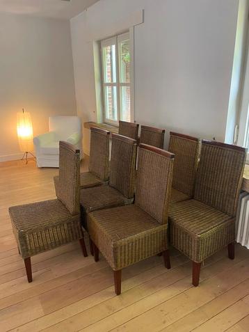 8 stoelen rotan & afwerking in massief mahoniehout voor €20 beschikbaar voor biedingen
