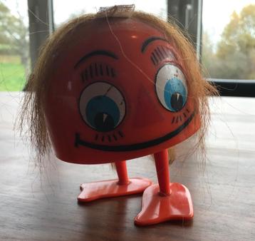 Vintage retro jaren 70 oranje pop met een metalen springveer beschikbaar voor biedingen