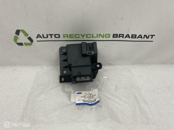 Bumpergeleider Achter Ford B-Max B232 NIEUW AV11-17A882-AB beschikbaar voor biedingen