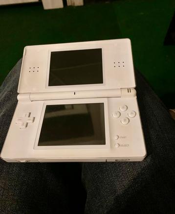 Console Nintendo DS lite, Blanche, en tres bon etat beschikbaar voor biedingen