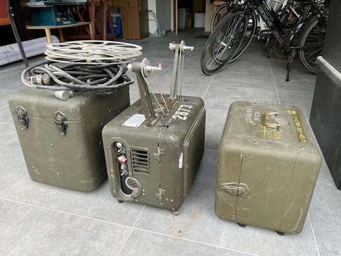 Military us army 16mm movie projector, Audio, Tv en Foto, Diaprojectoren, Gebruikt, Ophalen