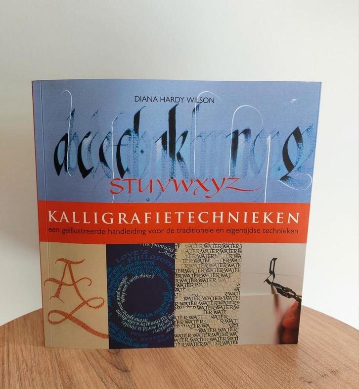 Kalligrafietechnieken, Boeken, Hobby en Vrije tijd, Zo goed als nieuw, Tekenen en Schilderen, Ophalen of Verzenden
