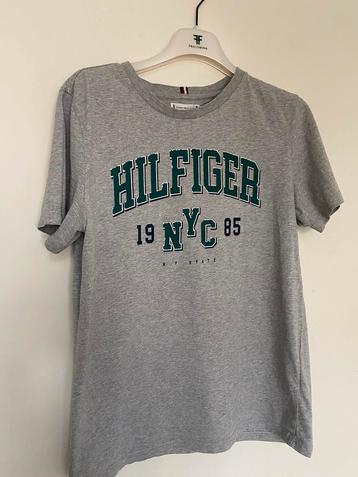 Tshirt Tommy Hilfiger  disponible aux enchères