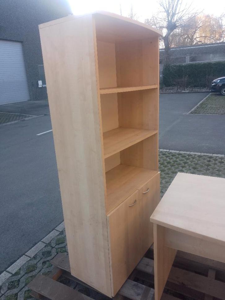 Gratis bureau met kast, Huis en Inrichting, Bureaus, Gebruikt, Bureau, Ophalen